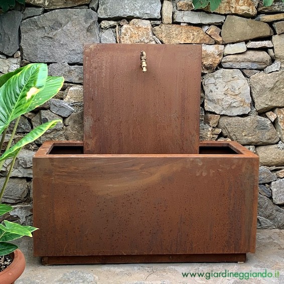 Giardineggiando - Colonna rubinetto in acciaio CORTEN per giardino mis. cm.  10x10 h90