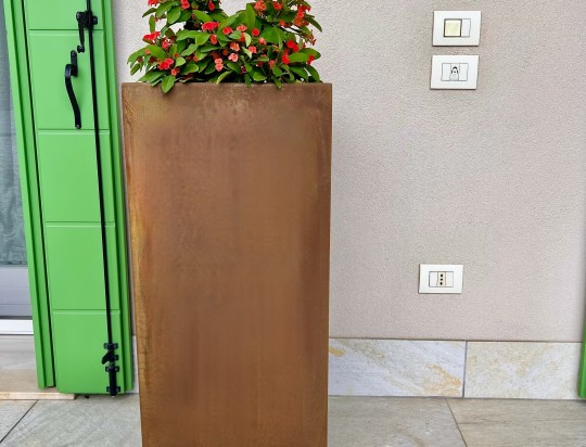 Fioriera in acciaio corten, soluzione per outdoor e indoor